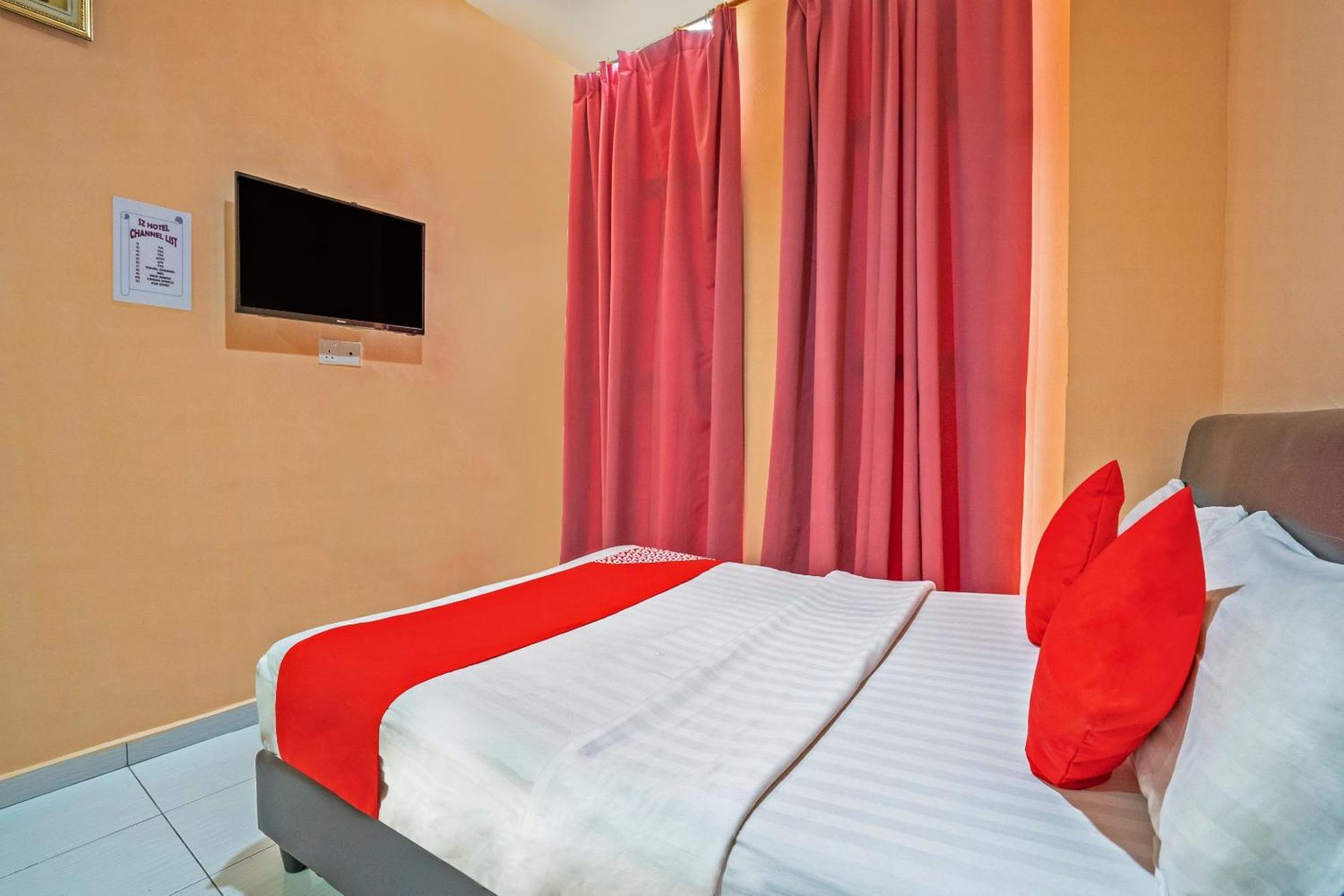 Sz Hotel Lumut Exterior photo